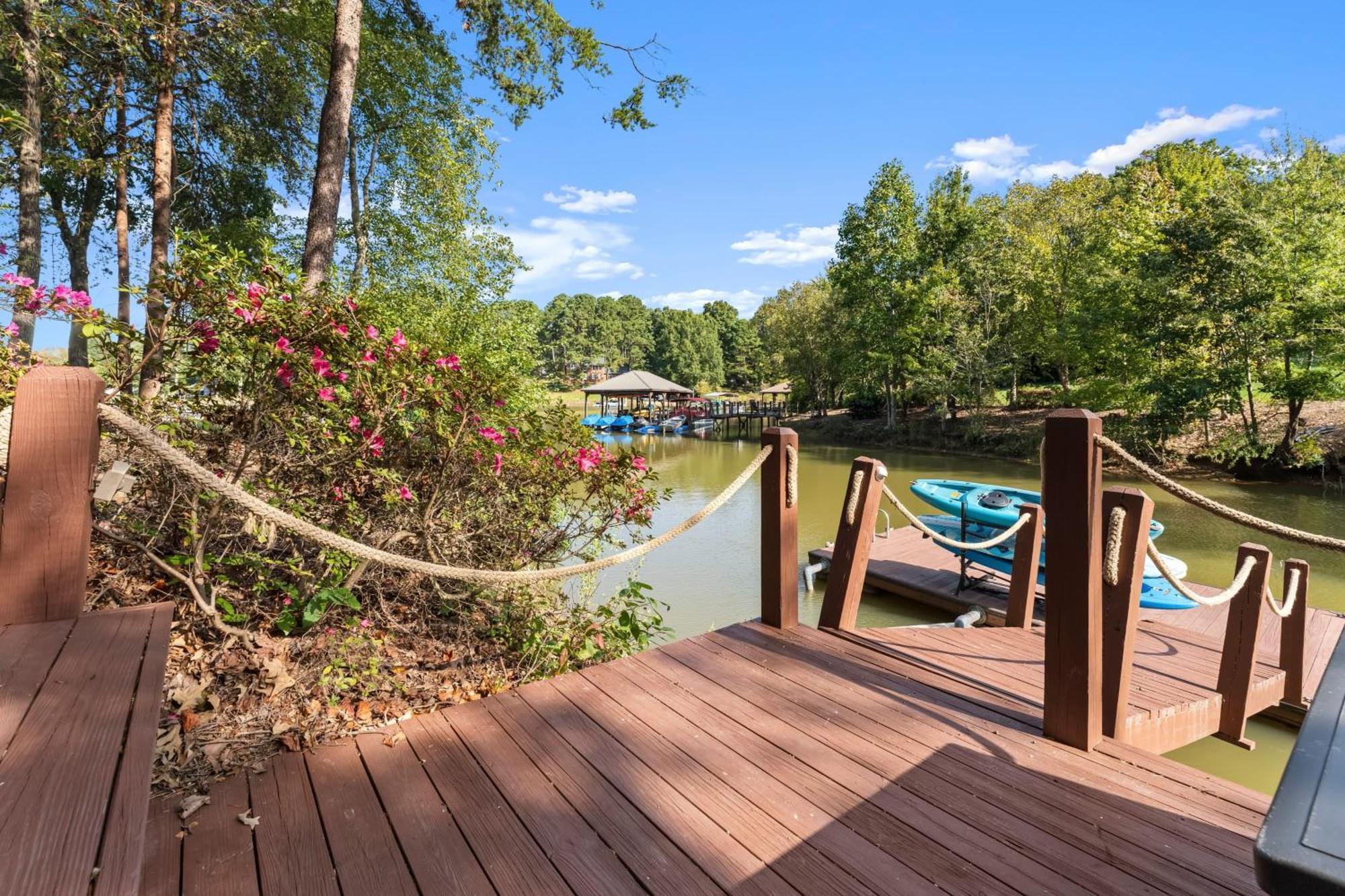 Lakeside Landing By Avantstay Private Dock 무어스빌 외부 사진